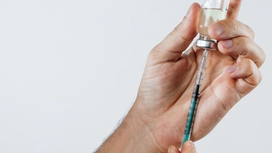 Vaseline-injecties in de geslachtsorganen